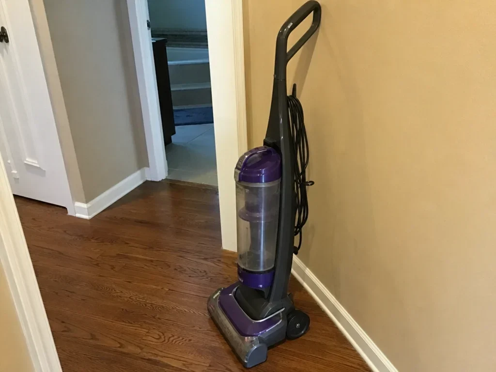 Upright vacuum cleaner image 1
