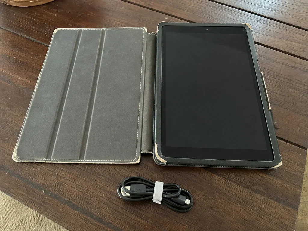 10 inch tablet with folio case image 1