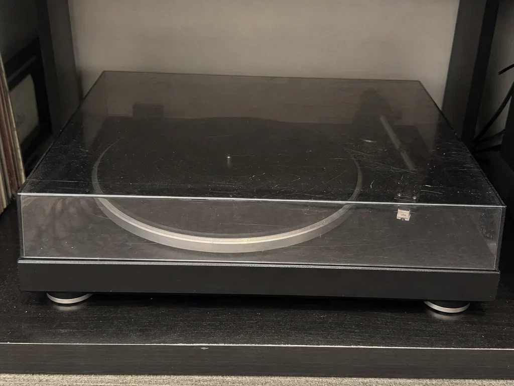 Belt drive turntable image 1