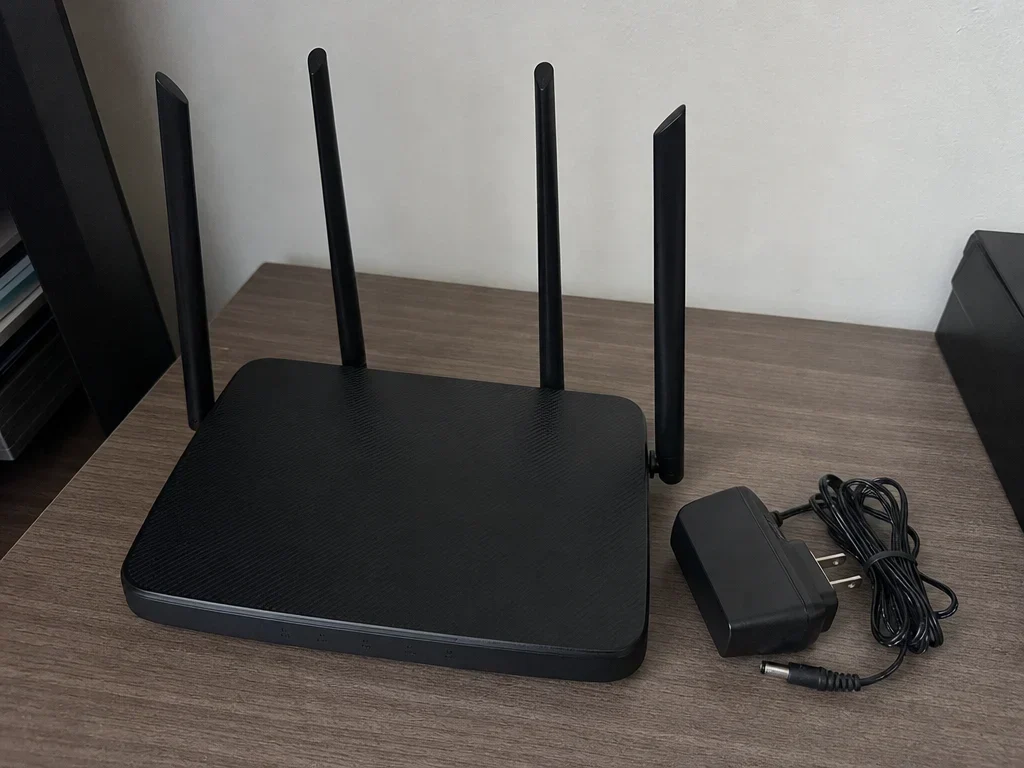 Dual-band Wi-Fi router image 1
